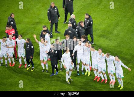 Dortmund, Deutschland. 06 Feb, 2019. Die endgültigen Jubel Team HB, die Spieler tanzen und feiern, Fußball DFB-Pokal, Achtelfinale, Borussia Dortmund (DO) - SV Werder Bremen (HB) 5:7 nE, am 05.02.2019 in Dortmund/Deutschland. ##DFL-Bestimmungen verbieten die Verwendung von Fotografien als Bildsequenzen und/oder quasi-Video## | Verwendung der weltweiten Kredit: dpa/Alamy leben Nachrichten Stockfoto