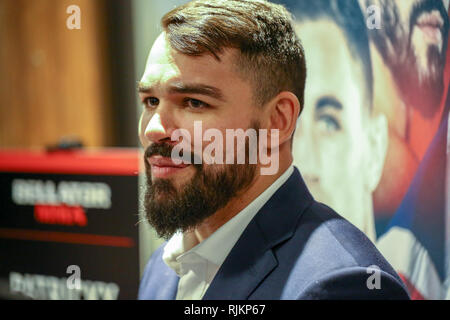 Newcastle, UK. 7 Feb, 2019. Patricky Freire nimmt Fragen aus den Medien. Credit: Dan Cooke/Alamy leben Nachrichten Stockfoto