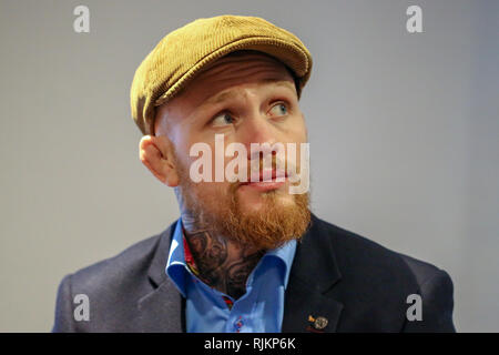 Newcastle, UK. 7 Feb, 2019. Cal Ellenor nimmt Fragen aus den Medien Quelle: Dan Cooke/Alamy leben Nachrichten Stockfoto