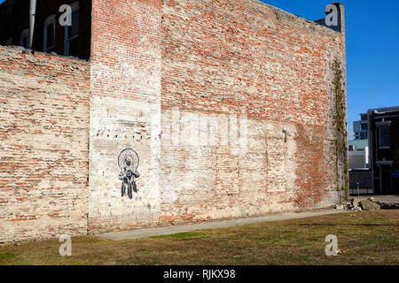 Ähnlichkeit von Dr. Martin Luther King Jr (MLK) auf der Seite einer alten Mauer in einer Baulücke in der Innenstadt von Montgomery Alabama, USA gemalt. Stockfoto