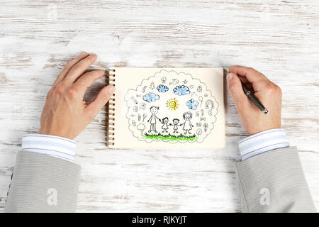 Blick von oben auf die Unternehmer am Arbeitsplatz und Familie Konzept in Notepad sitzen Stockfoto