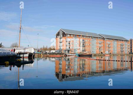 Baggerarbeiten im Becken von Gloucester Docks auf der Gloucester und Schärfe Canal Stockfoto