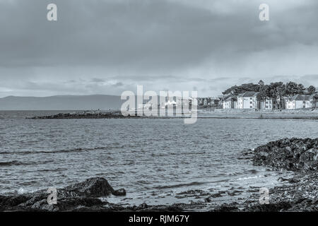 Die Stadt von Largs auf den Firth of Clyde an der Westküste von Schottland. Suchen von Bowencraig und Bleistift zu Fuß in die Stadt selbst auf einem Brig Stockfoto