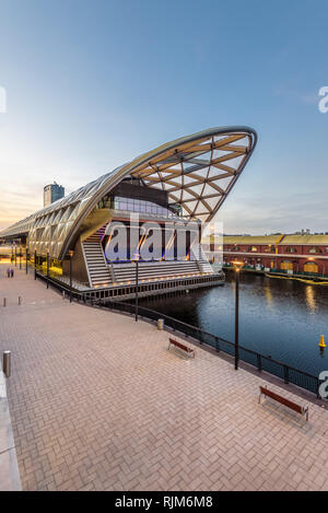 Das einzigartige Design der Crossrail, die Häuser ein Dachgarten, Geschäften und Restaurants sowie die Zukunft von Elizabeth. London. Stockfoto