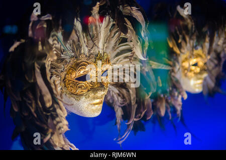 Venezianische Masken für den Karneval in Venedig, Italien. Karneval in Venedig Masken bei Nacht Stockfoto