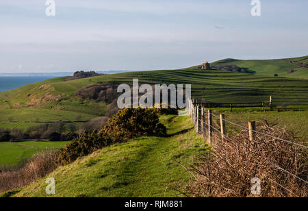 Blick Richtung St Catherine's Kapelle in der Nähe von Abbotsbury in Dorset in England von der Küste weg Stockfoto