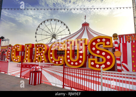 Dubai, UAE/11. 06. 2018: Zirkus Eingang im globalen Dorf Stockfoto