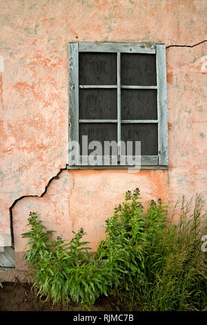 WY 03310-00.... WYOMING - Risse in der Wand eines historischen Hauses am Mormon Zeile im Grand Teton National Park. Stockfoto