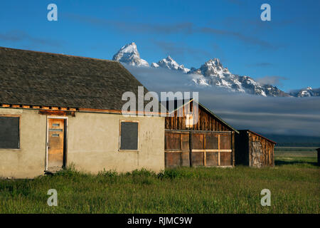 WY 03325-00 ... WYOMING - pioneer Bauernhaus auf Mormon Zeile im Grand Teton National Park. Stockfoto