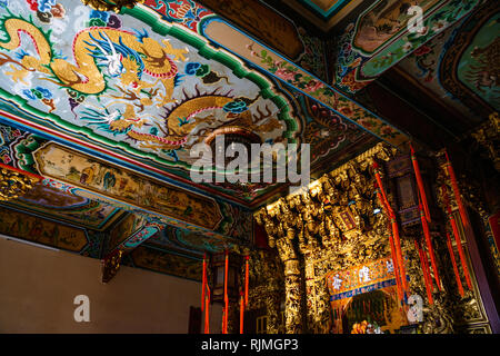 Samut Prakan, Thailand - Februar 3, 2019: Schöne tradintional chinesische Kunst Decke an Schrein Xian Dai Lo Tian Gong, eine neue touristische Attraktion Kinn Stockfoto