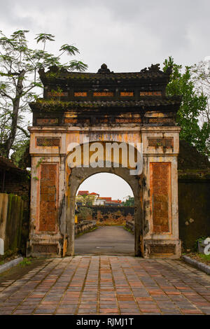 Ein Tor in die Kaiserstadt, Hue, Vietnam Stockfoto