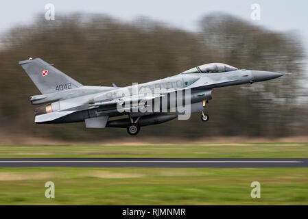 Eine Lockheed Martin F-16D Kampfjet der polnischen Luftwaffe. Stockfoto