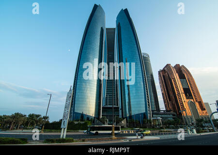 DUBAI, VEREINIGTE ARABISCHE EMIRATE - Oktober 2018: urbane Landschaft in der modernen Dubai. UAE. Stockfoto