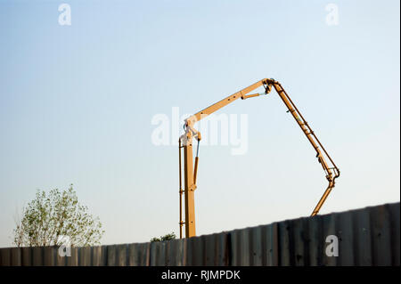 U-Brücke in den Abend ohne Zug. Ansicht von unten. Stockfoto