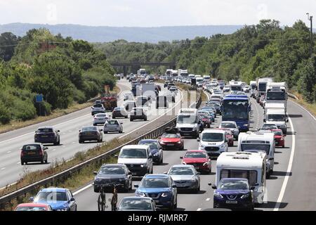 GV der Autobahn M5 zwischen Cheltenham und Gloucester Übersicht urlaub Verkehrsbehinderungen northbound - 28.7.2018 Bild von Antony Thompson - tausend Wort Stockfoto