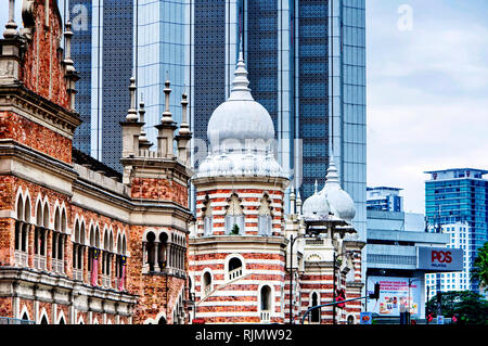 Kuala Lumpur, Malaysia. August 22, 2017. Die nationalen Textile Museum und Sultan Abdul Samad Gebäude Exterieur ausstellenden Islamische Architektur in Mer Stockfoto