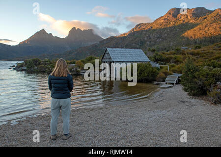 Sonnenaufgang am Dove Lake und Cradle Mountain Stockfoto