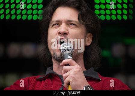 Mike Galsworthy, Mitbegründer von Wissenschaftlern 4 EU und gesünder und Gastwissenschaftler an der Londoner Schule für Hygiene und Tropenmedizin, spricht an Stockfoto