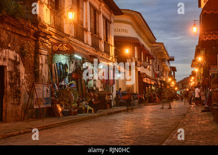 Historische gepflasterten Calle Crisologo, Vigan, Ilocos Sur, Philippinen Stockfoto