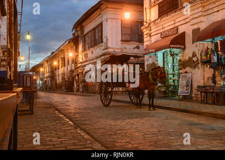 Historische gepflasterten Calle Crisologo, Vigan, Ilocos Sur, Philippinen Stockfoto