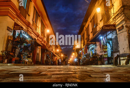 Historische gepflasterten Calle Crisologo, Vigan, Ilocos Sur, Philippinen Stockfoto