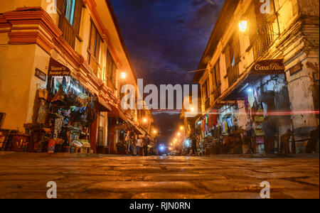 Historische gepflasterten Calle Crisologo, Vigan, Ilocos Sur, Philippinen Stockfoto