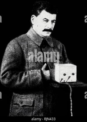 Joseph Stalin (1879-1953) am 26. Januar 1924 in der All-unions-Kongress der Sowjets in Moskau, nur fünf Tage nach Lenins Tod, Verpfändung, Lenins Pläne durchzuführen. Stockfoto