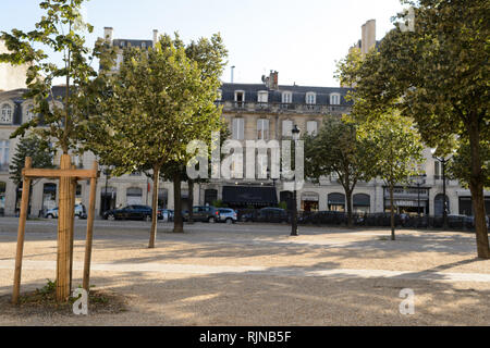 BORDEAUX, Frankreich - 13. AUGUST 2015: Straßen von Bordeaux. Bordeaux ist eine Hafenstadt am Fluss Garonne in der Gironde in Frankreich Stockfoto