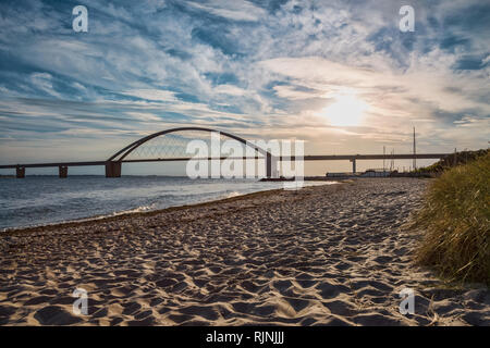 Fehmarnsund Brücke auf der Insel Fehmarn an der Ostsee in einem schönen Licht Stockfoto