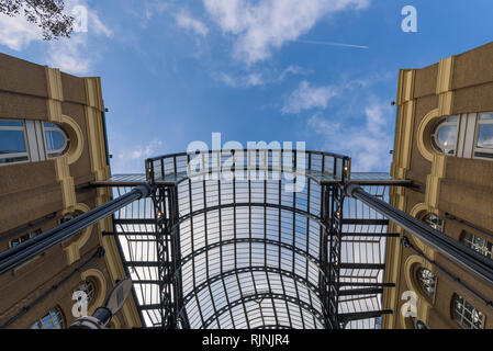 Hays Galleria, am Südufer der Themse, zwischen Tooley Street und der Thames Weg, in der Nähe der London Bridge Station. London, England. Stockfoto