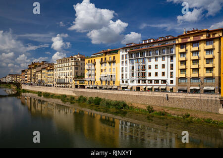 Lungarno Acciaiuoli degli vom Ponte Vecchio, Florenz, Toskana, Italien Stockfoto