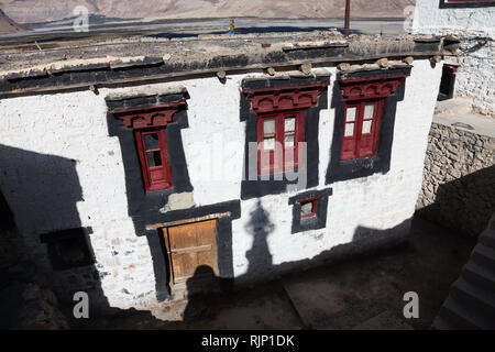 Gebäude in Diskit Gompa (auch bekannt als Deskit Gompa), Nubra Valley, Ladakh, Jammu und Kaschmir, Indien Stockfoto