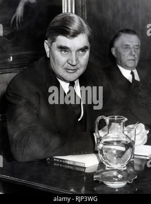 Aneurin Bevan (1897-1960), walisischer Labour Party Politiker, der die Minister für Gesundheit in der Nachkriegszeit Attlee Ministerium von 1945-51. Aneurin Bevan als Gesundheitsminister, steuerte die Errichtung des NHS, am 5. Juli 1948. Der National Health Service (NHS) ist der öffentliche Gesundheitsdienst in Großbritannien. Stockfoto