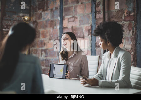 Geschäftsfrauen der Präsentation an einen Client Stockfoto