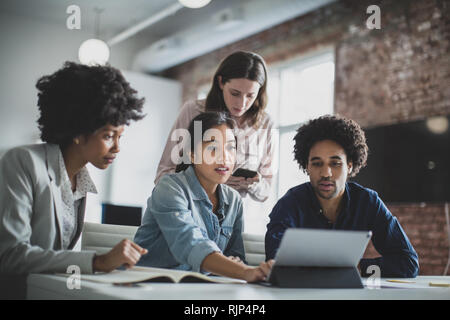 Gruppe von Unternehmern Crowdfunding Stockfoto