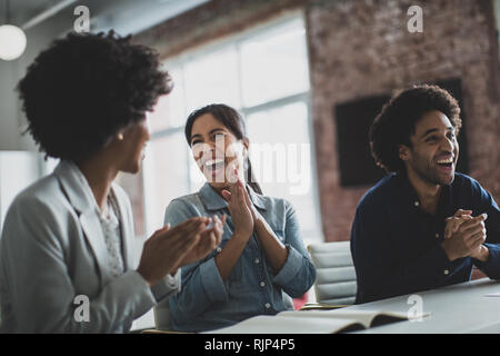 Gruppe von Unternehmern Crowdfunding Stockfoto