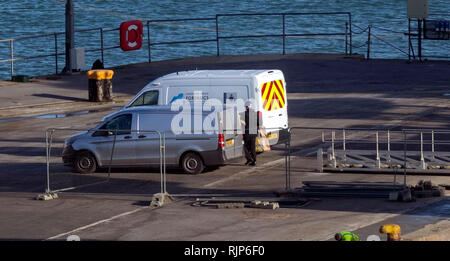 Gegenstände aus dem Geo Ocean III Spezialist suche Schiff angedockt in Portland, Dorset, die zurück geholt hat einen Körper aus dem Wrack des Flugzeug mit Cardiff City footballer Emiliano Sala und Pilot David Ibbotson wieder entfernt. Stockfoto