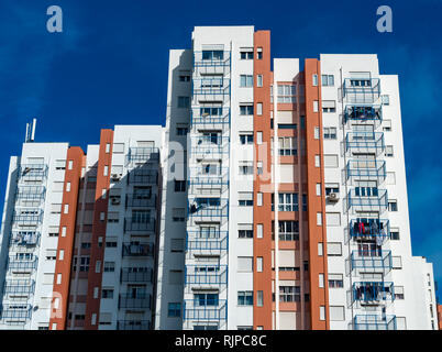 Typische bunte Haus in einem Vorort von Lissabon Portugal Stockfoto