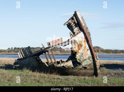 Hölzerne Schiffswrack auf dem Fluss Wyre, Lancashire Stockfoto