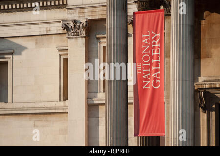 London, Großbritannien - 4 Februar, 2019 - Detail der Fassade der London National Gallery am Trafalgar Square Stockfoto