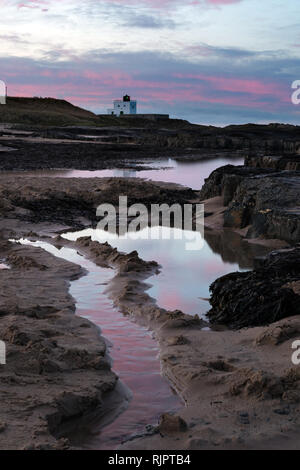 Bamburgh Castle & Strand Stockfoto