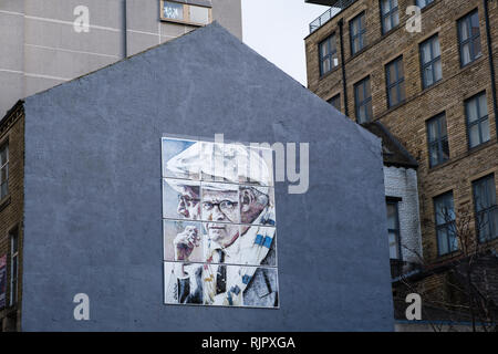 Portrait von David Hockney aus Tausenden von lackierte Nägel, in wenig Deutschland, Bradford, West Yorkshire, England. Von dem Künstler Marcus Levine. Stockfoto