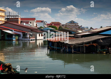 Kambodscha, Preah Koh Kong, krong Khemara Phoumin, bescheidene Riverside Wohnungen neben Prek Kaoh Pao Fluss Einlass Stockfoto