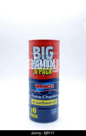 Largs, Schottland, Großbritannien - 04 February, 2019: Fürsten Markenprodukte Dosen Thunfisch Stocking Up in Bereitschaft für Brexit, als der britische Blätter Europäische Union. inline Stockfoto