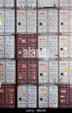 Container Terminal im Duisburger Hafen Stockfoto