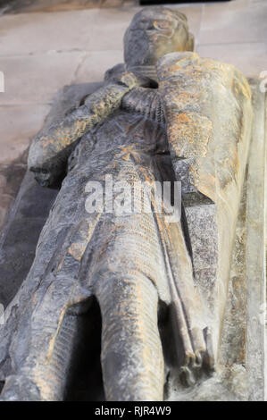 Unbekannte Ritter in 1250 1260 im romanischen Tempel Kirche begraben Erbaut 1185 durch Ritter Templer von Dan Brown's 2003 meistverkauften Roman The Da Vin Stockfoto