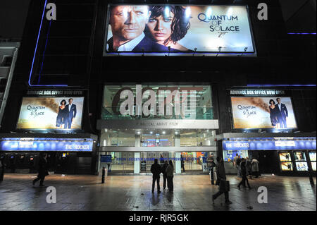 James Bond Film "Ein Quantum Trost" mit Daniel Craig und Olga Kurylenko im Odeon am Leicester Square in London, England, Vereinigtes Königreich. 28. Oktober Stockfoto