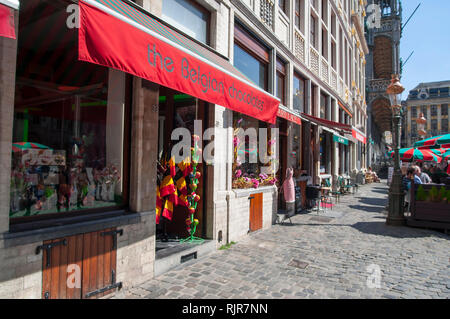 Die belgische Schokolade Shop Verkauf von Sorten von Pralinen und Süßwaren im Stadtzentrum von Brüssel, Belgien Europa Stockfoto