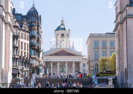 Place Royale Brüssel, Place Royale de Bruxelles, Saint Jacques-sur-Coudenberg, Eglise Saint-Jacques-sur-coudenberg mit der Statue von Gottfried von Bouillon Stockfoto