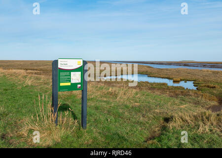 Die Wäsche Nature Reserve, mit Blick auf ein Schild in der Waschen National Nature Reserve in der Nähe von Guy Kopf in Lincolnshire, England. Stockfoto